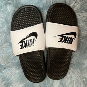 White Nike slides Size: 8M
